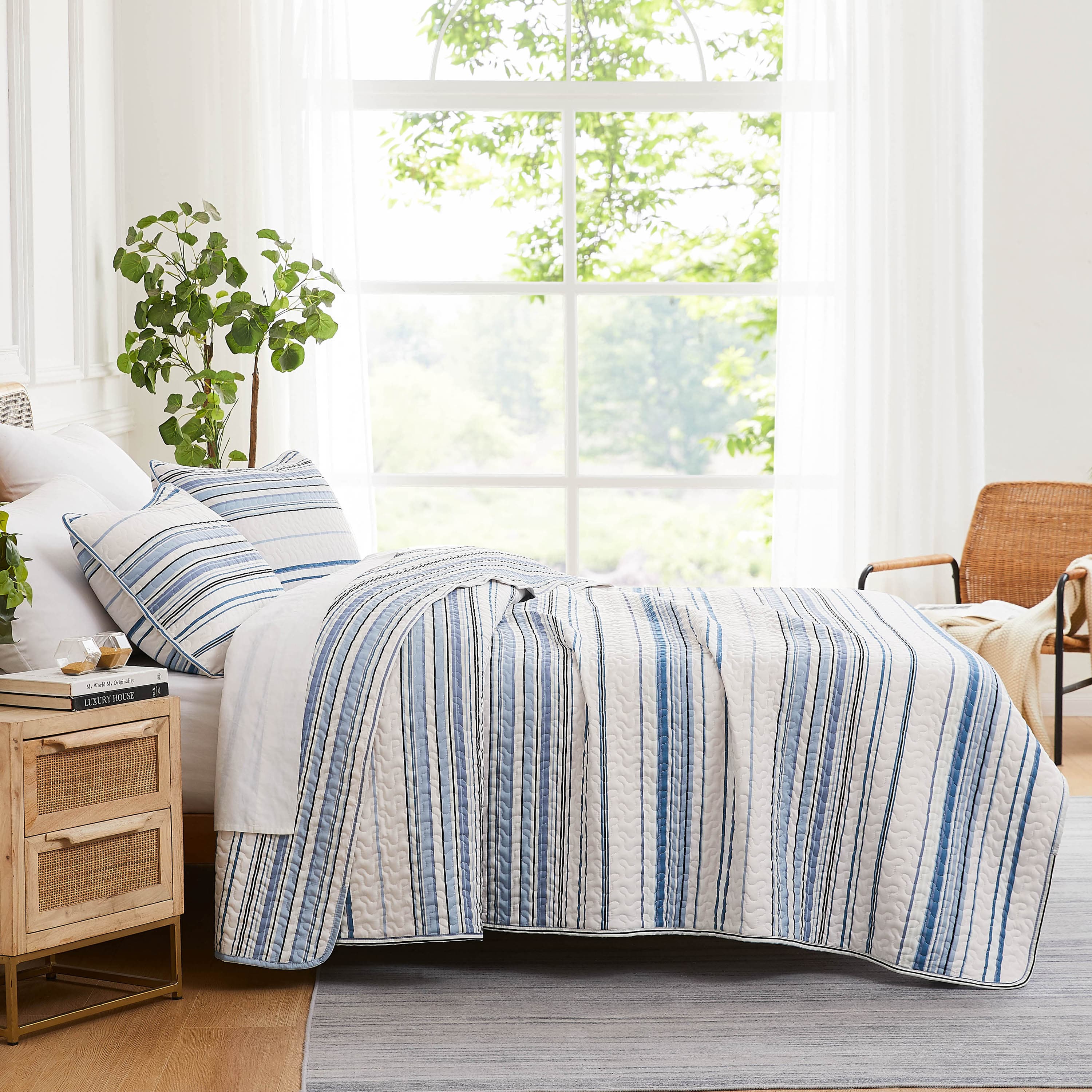 Coastal Stripes Quilt Set