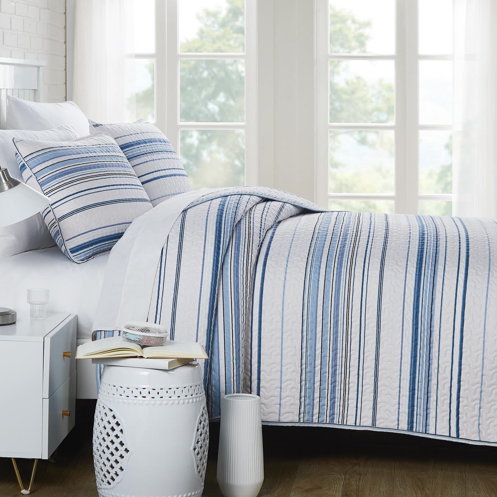 Coastal Stripes Quilt Set