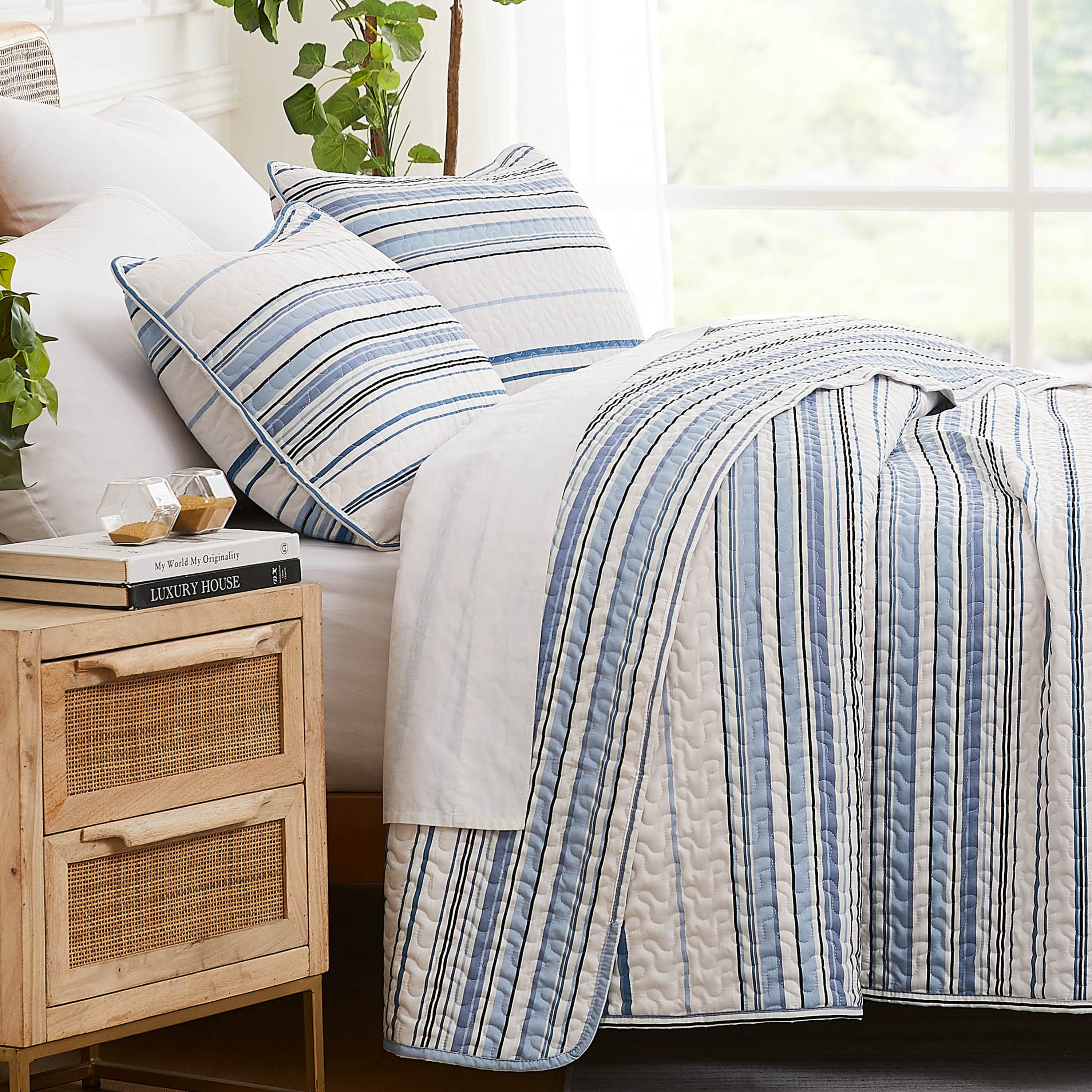 Coastal Stripes Quilt Set