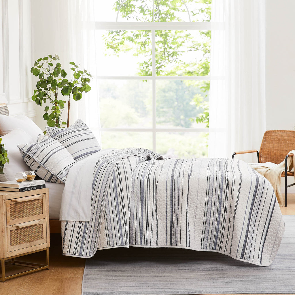 Coastal Stripes Quilt Set
