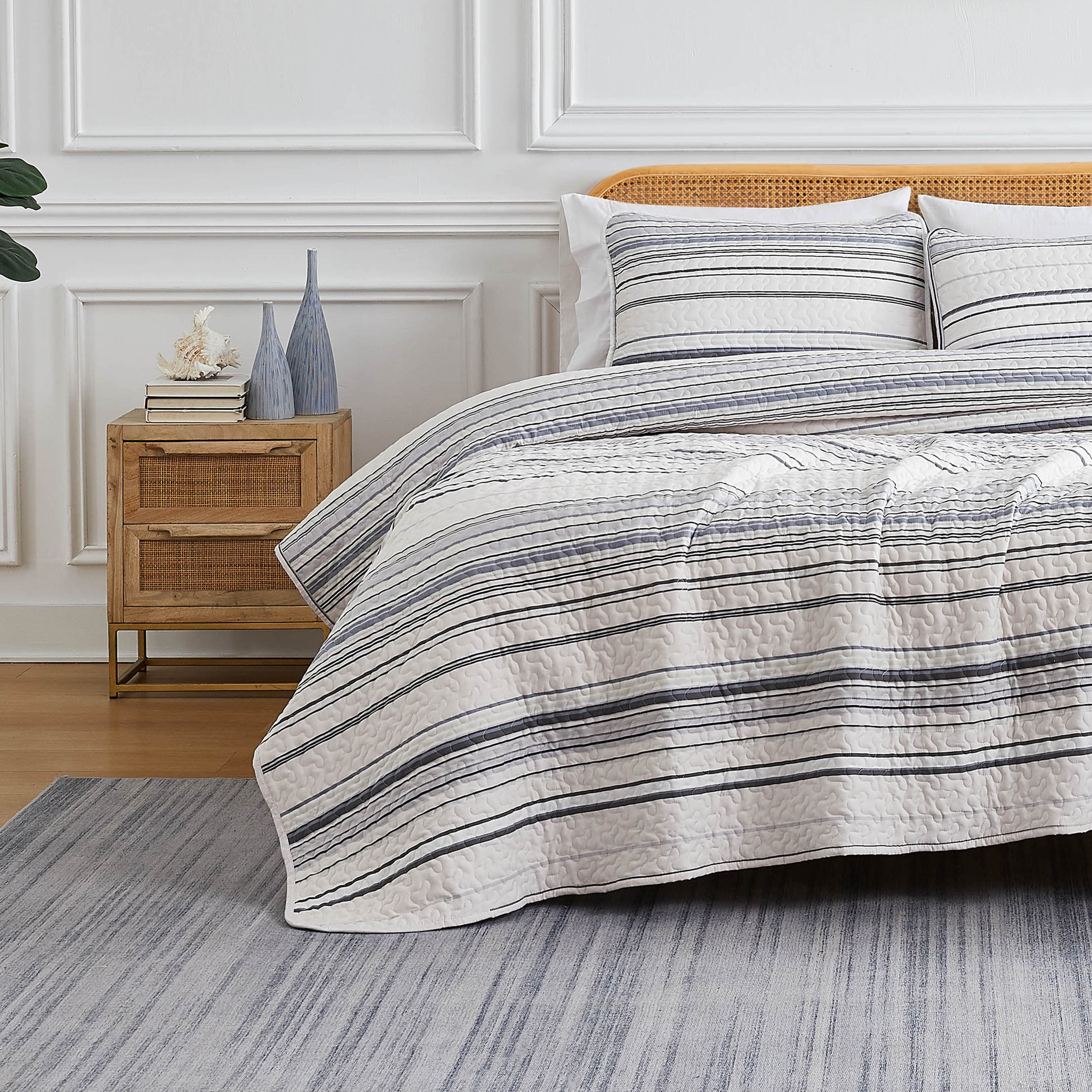 Coastal Stripes Quilt Set