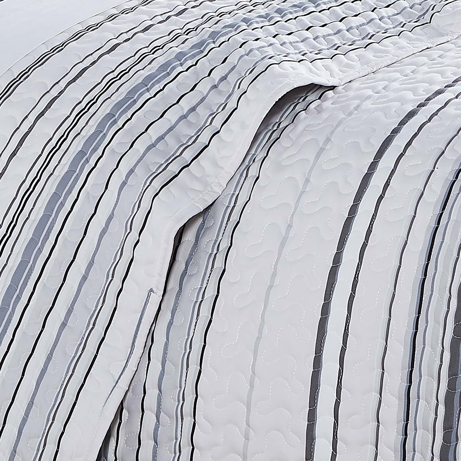 Coastal Stripes Quilt Set