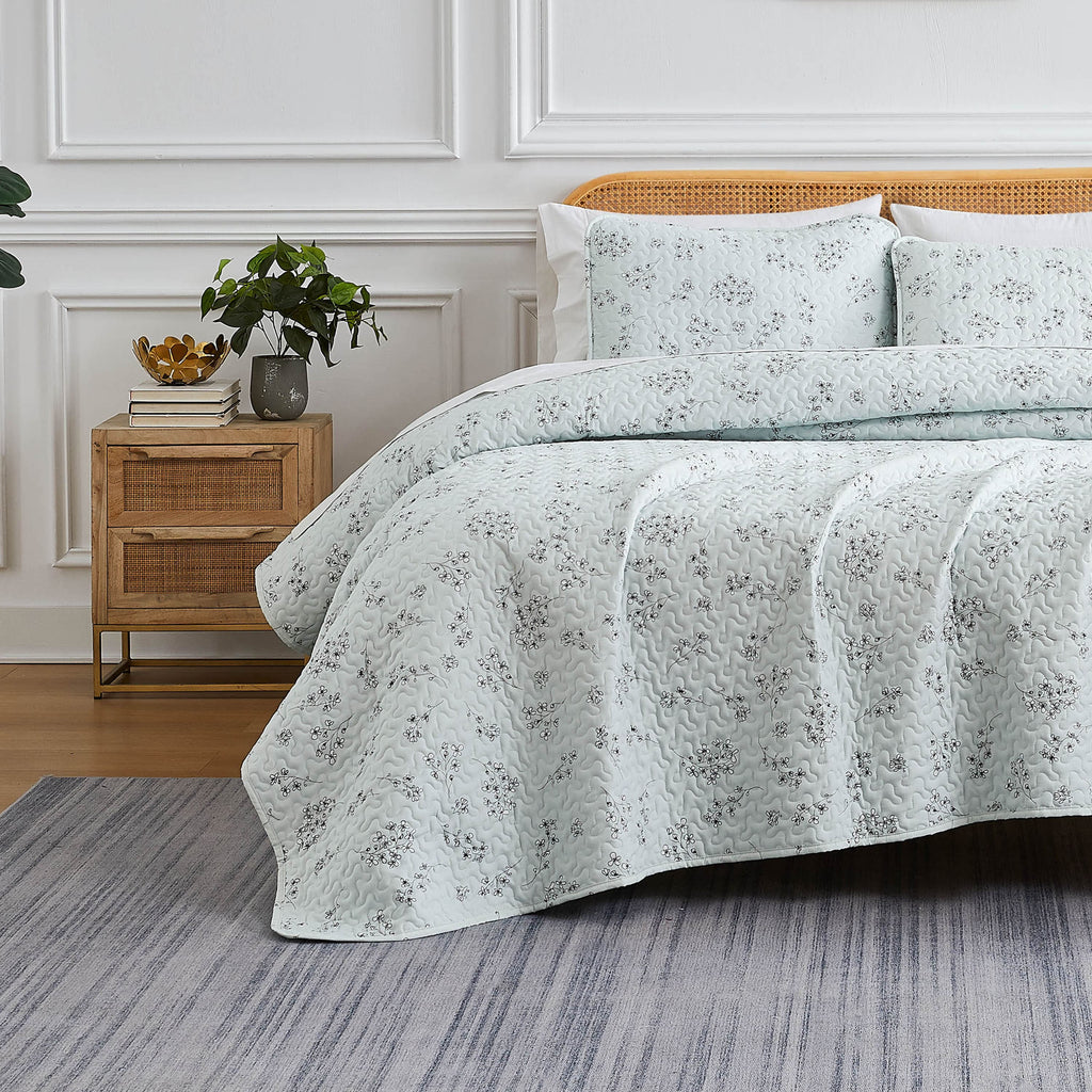 Sweet Florals Quilt Set