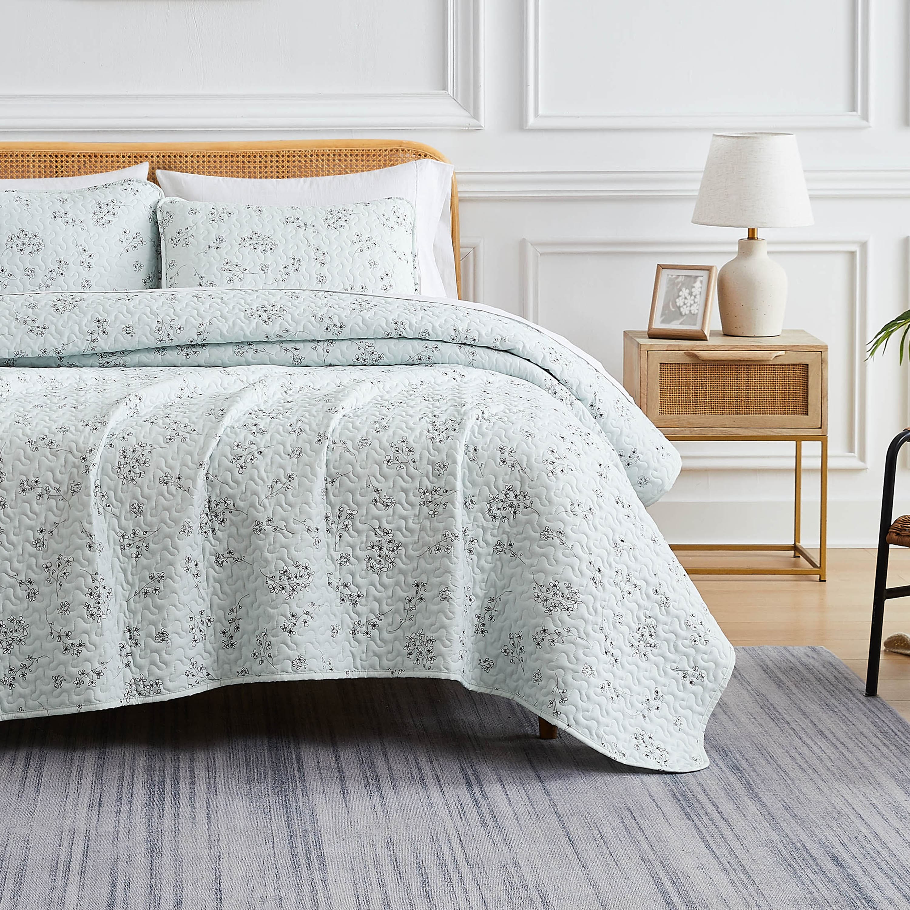 Sweet Florals Quilt Set