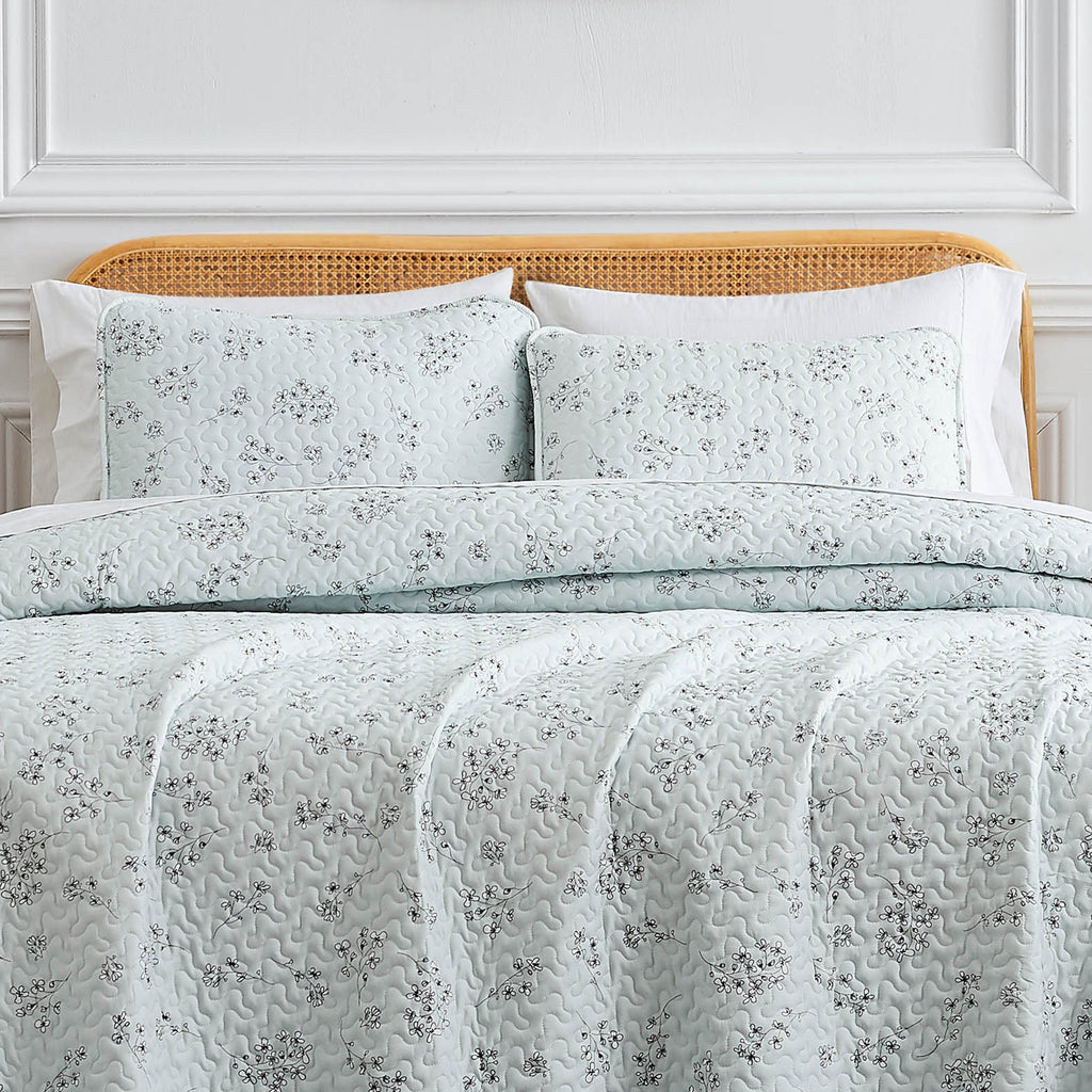 Sweet Florals Quilt Set