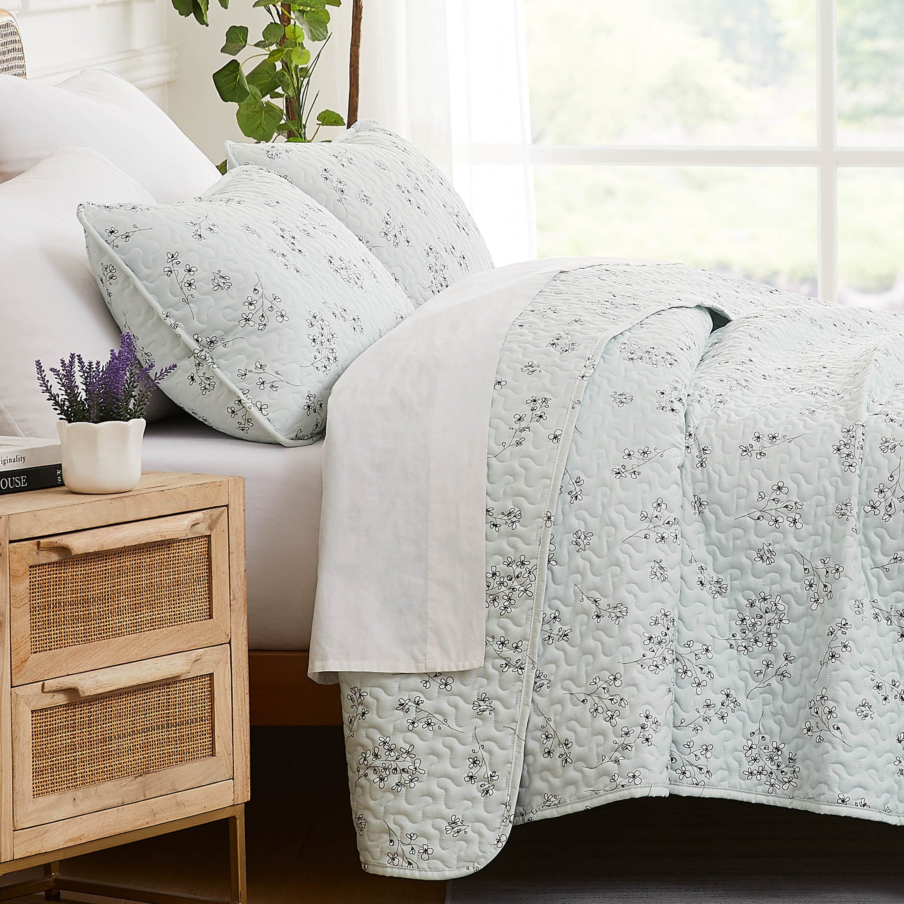 Sweet Florals Quilt Set