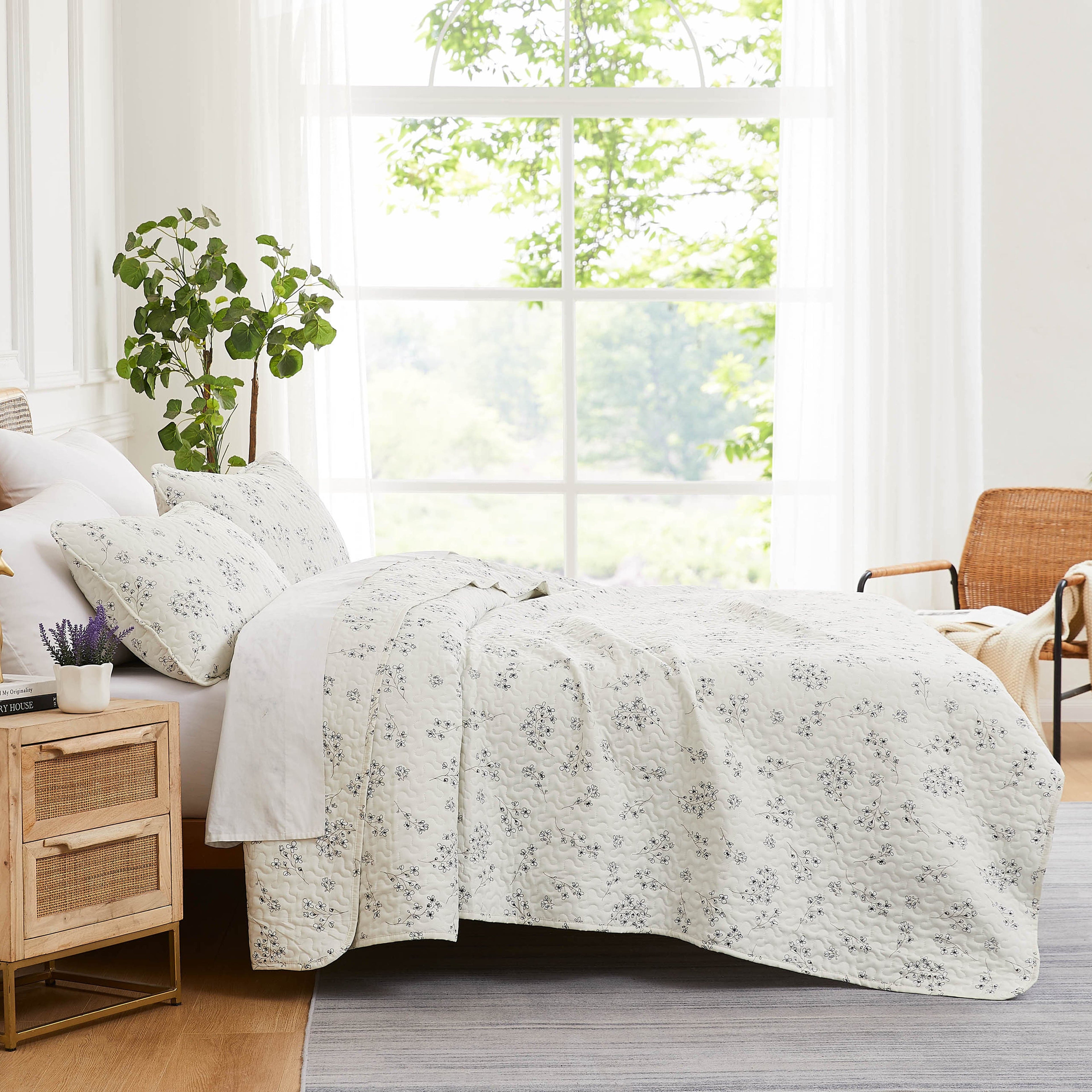 Sweet Florals Quilt Set