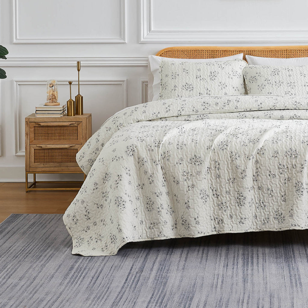 Sweet Florals Quilt Set