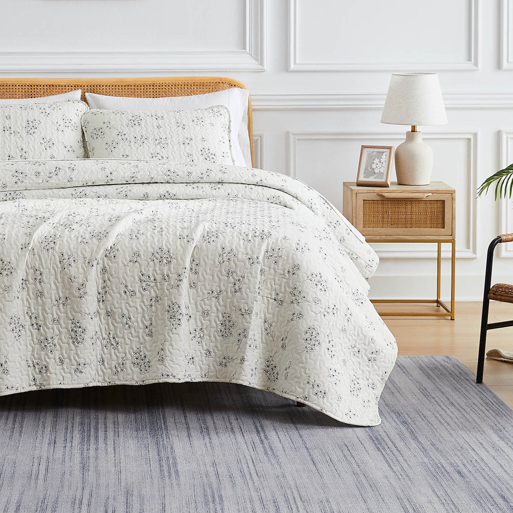 Sweet Florals Quilt Set