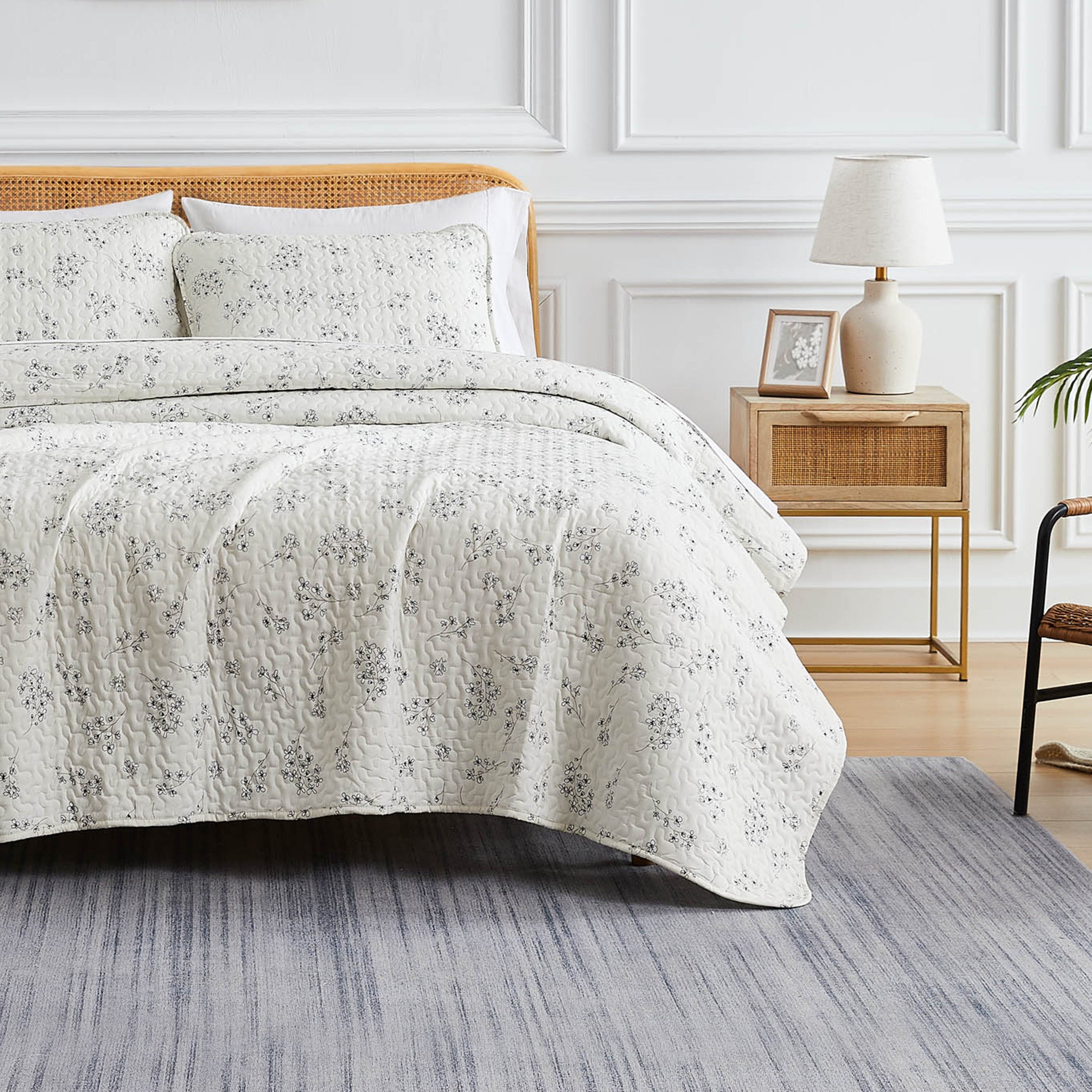 Sweet Florals Quilt Set