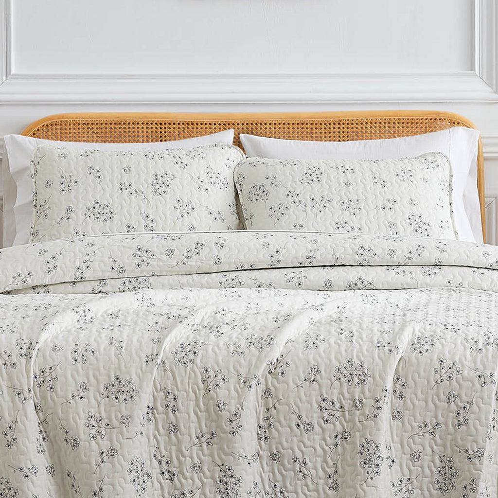 Sweet Florals Quilt Set