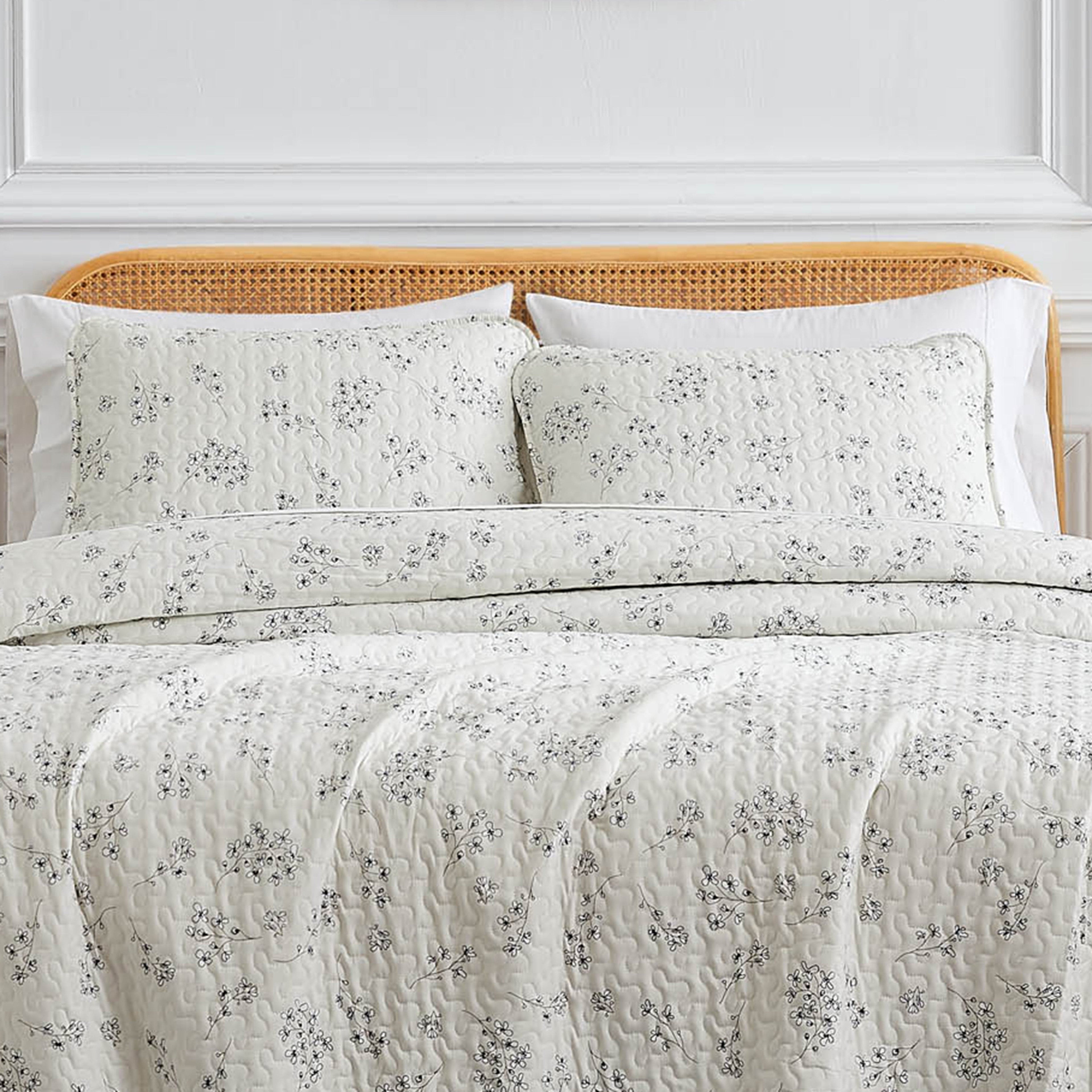 Sweet Florals Quilt Set
