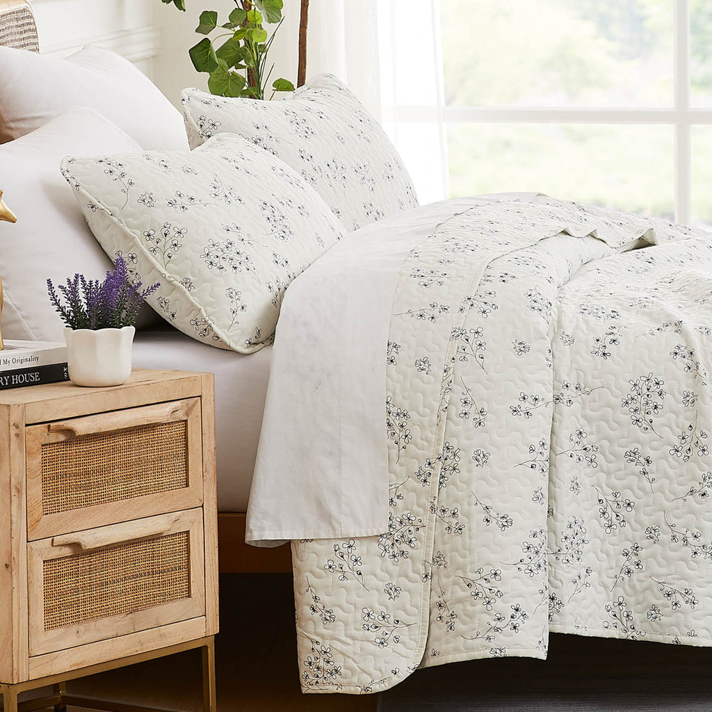 Sweet Florals Quilt Set