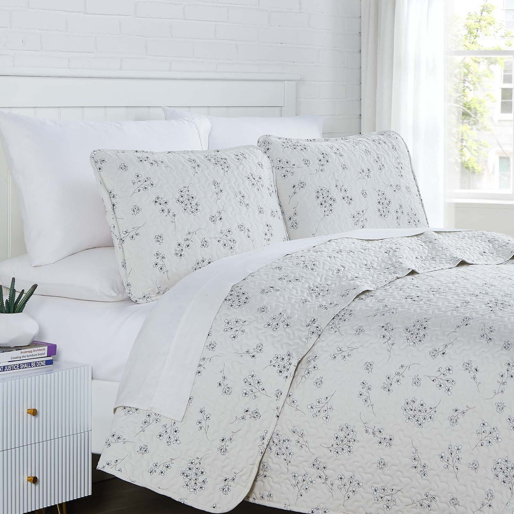Sweet Florals Quilt Set