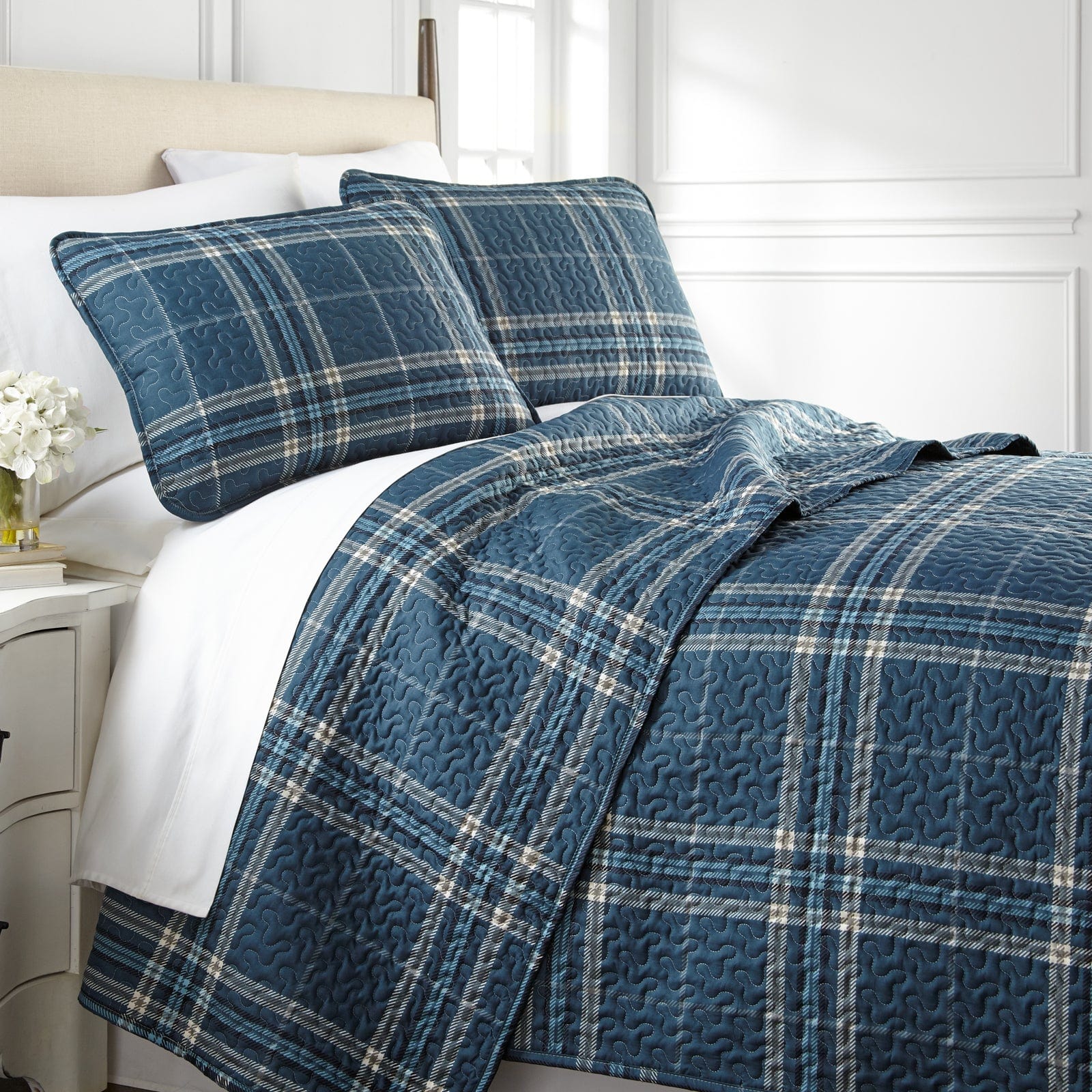 Side View of Vilano Plaid Quilt Set in Blue#color_plaid-blue