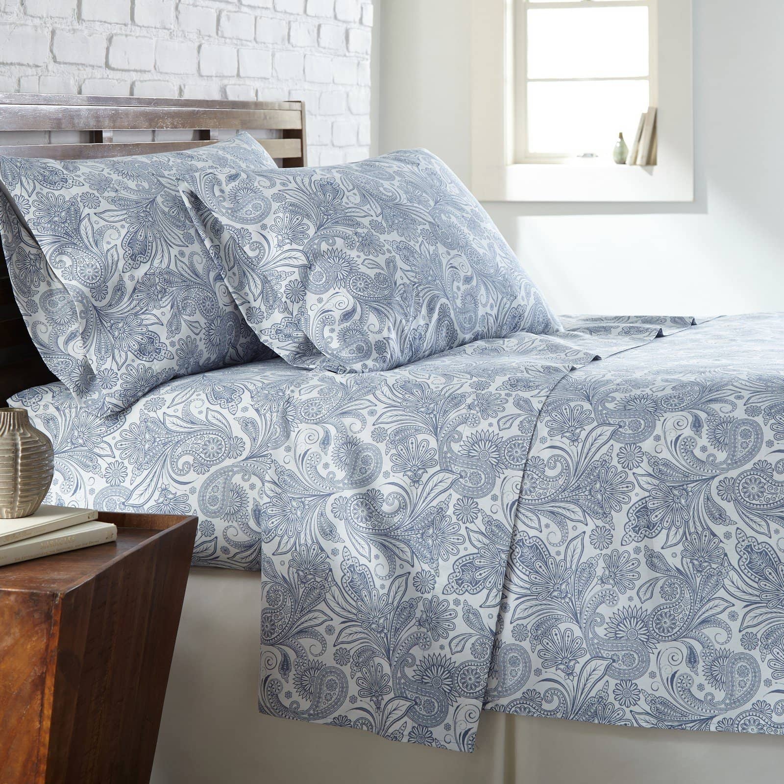 #color_perfect-paisley-white-with-blue
