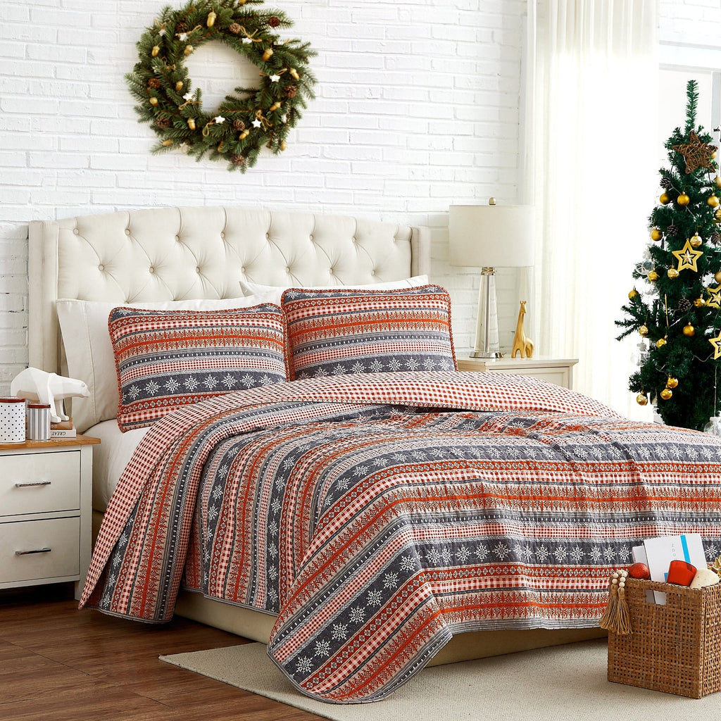 Side View of Cozy Cottage 3-Piece Quilt Set