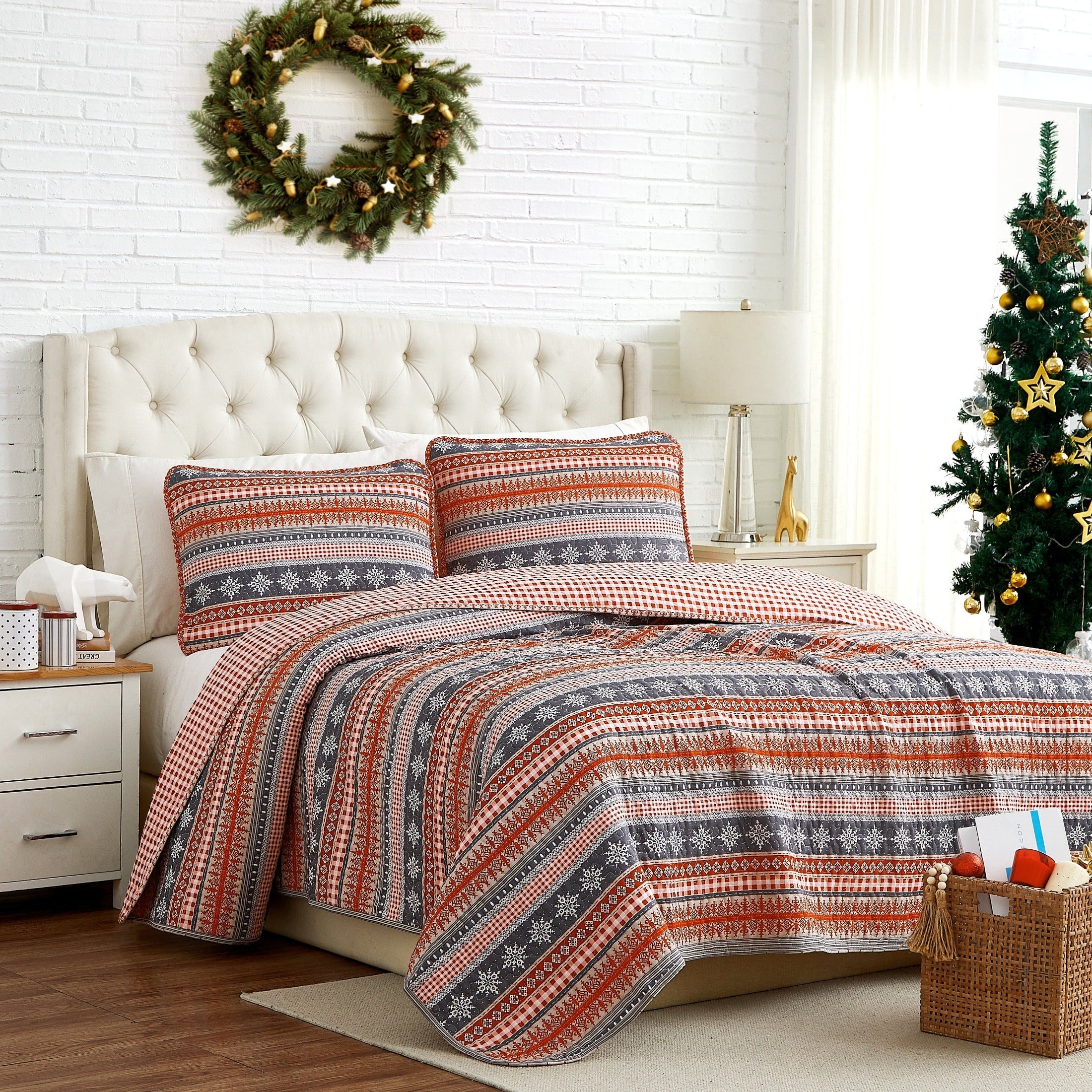 Side View of Cozy Cottage 3-Piece Quilt Set