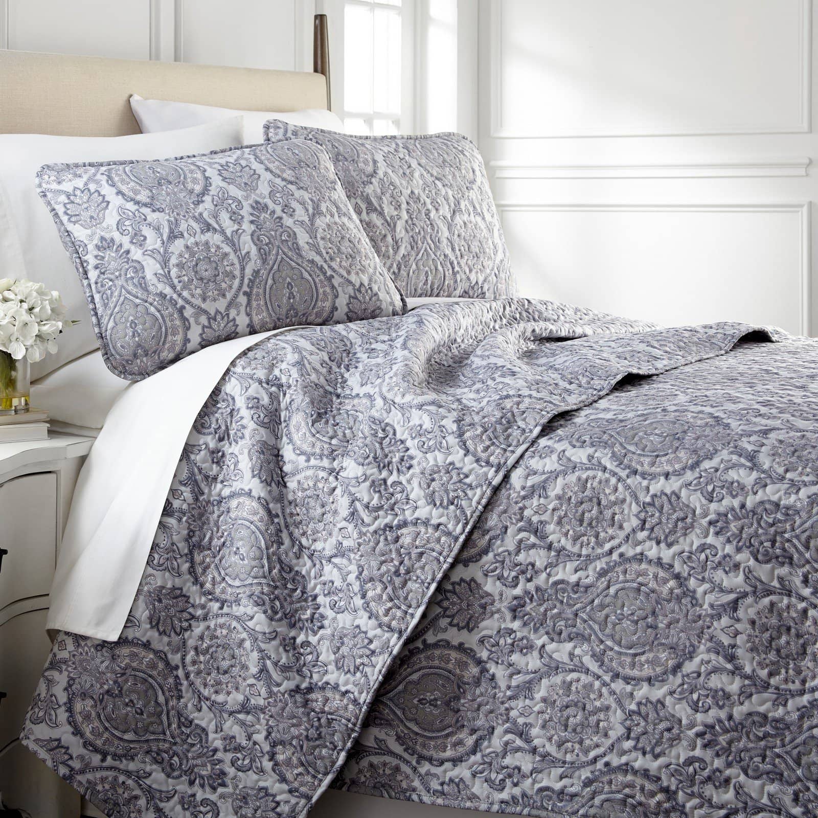 Boho Paisley Quilt Set in Grey#color_boho-paisley-grey