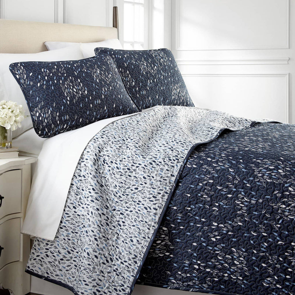 Vilano Choice Botanical Leaves Reversible Quilt Set in Blue#color_botanical-forest-blue