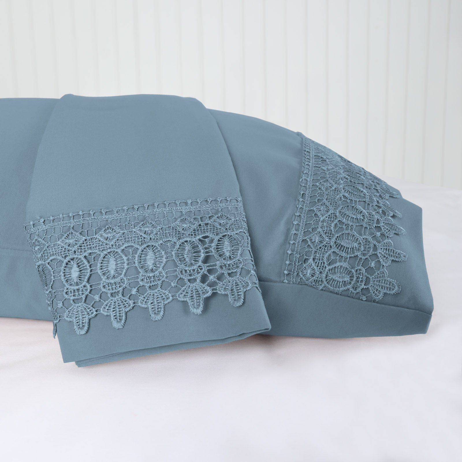 Vilano Lace Hem Pillow Cases
