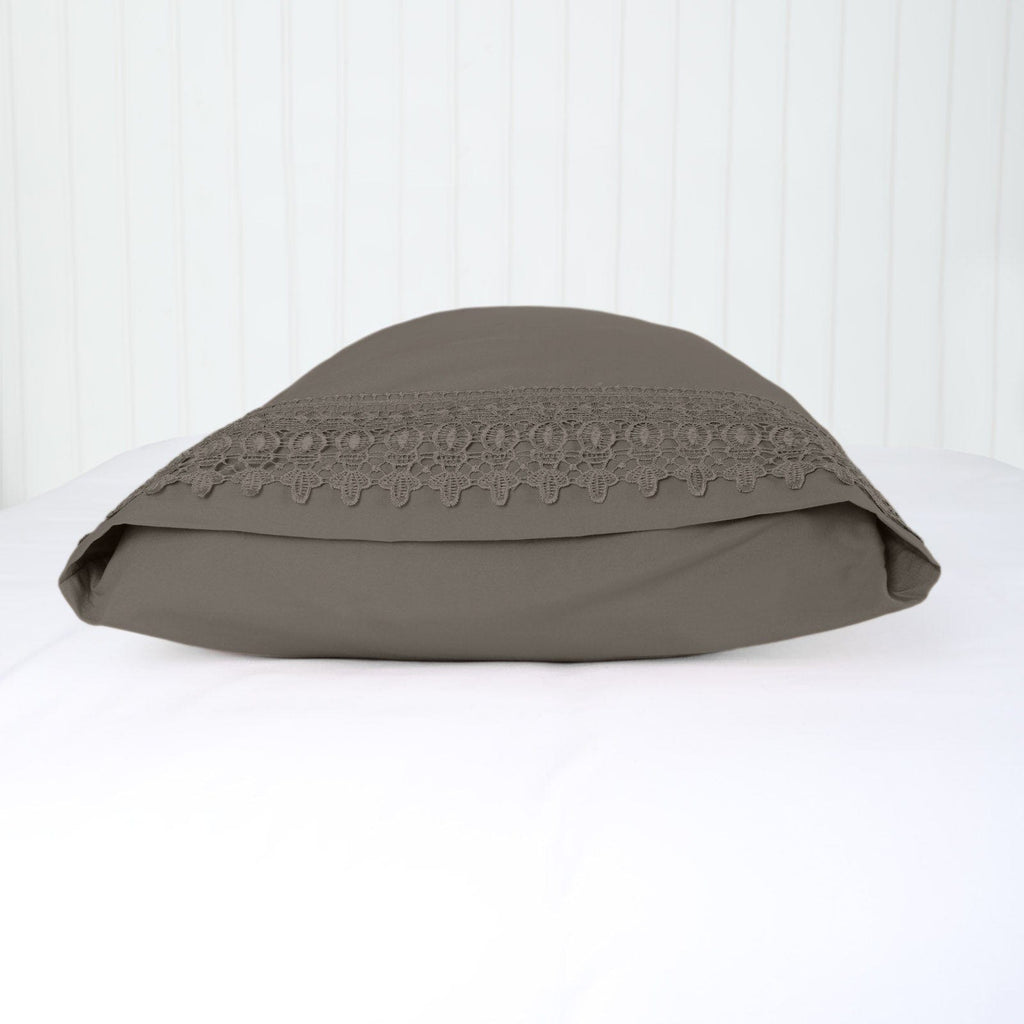Vilano Lace Hem Pillow Cases