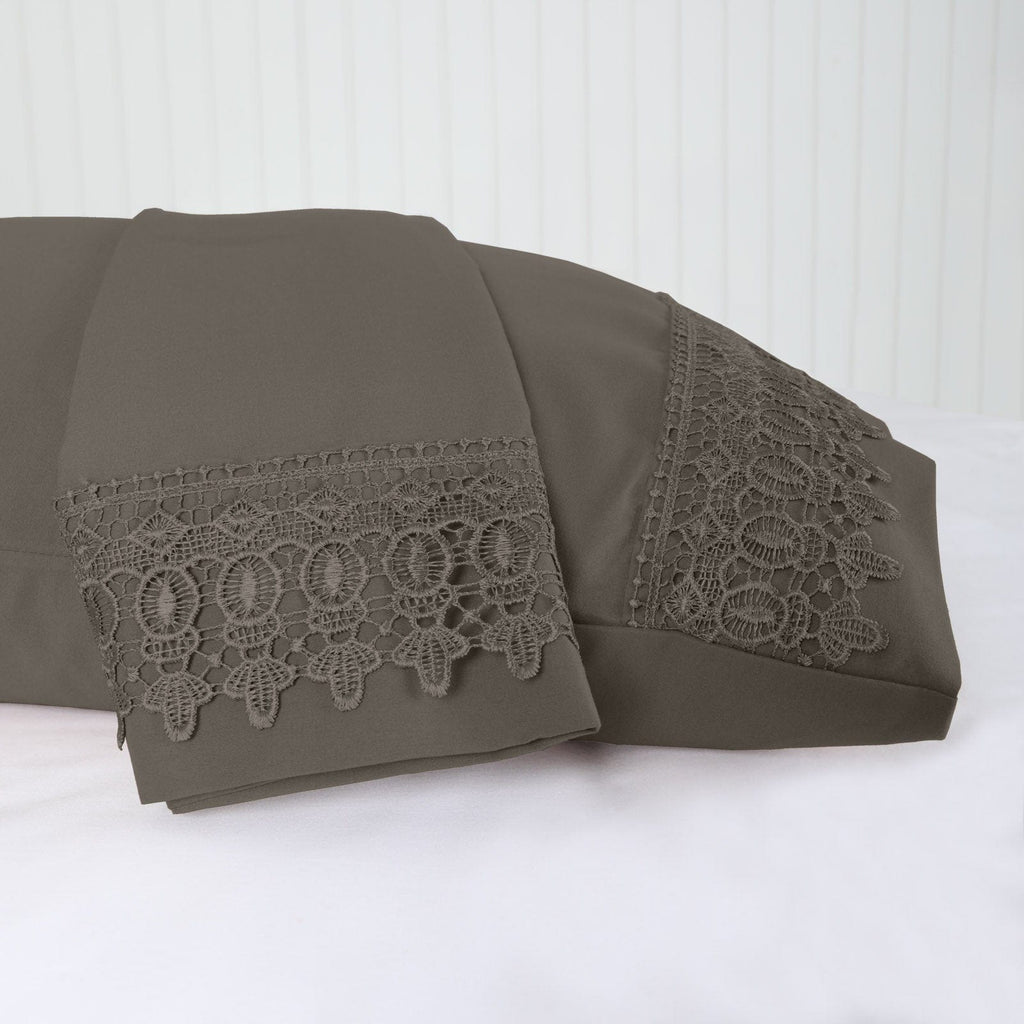 Vilano Lace Hem Pillow Cases