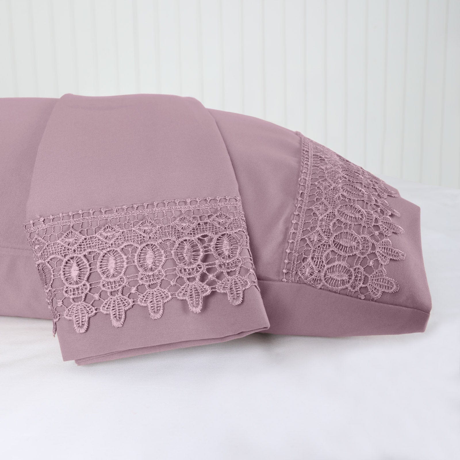 Vilano Lace Hem Pillow Cases