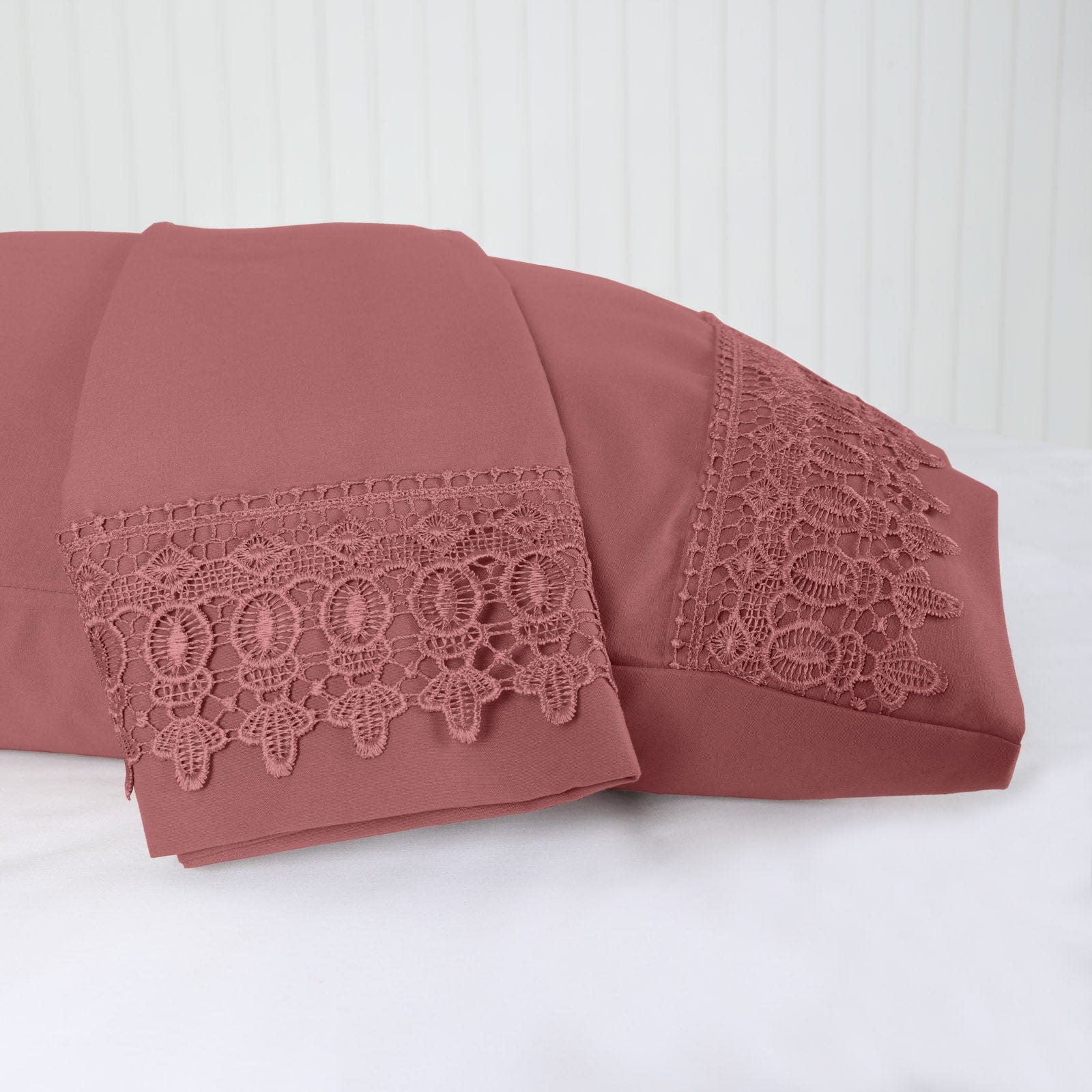 Vilano Lace Hem Pillow Cases