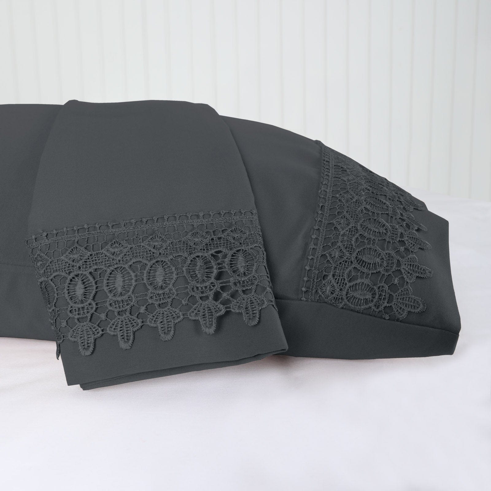 Vilano Lace Hem Pillow Cases