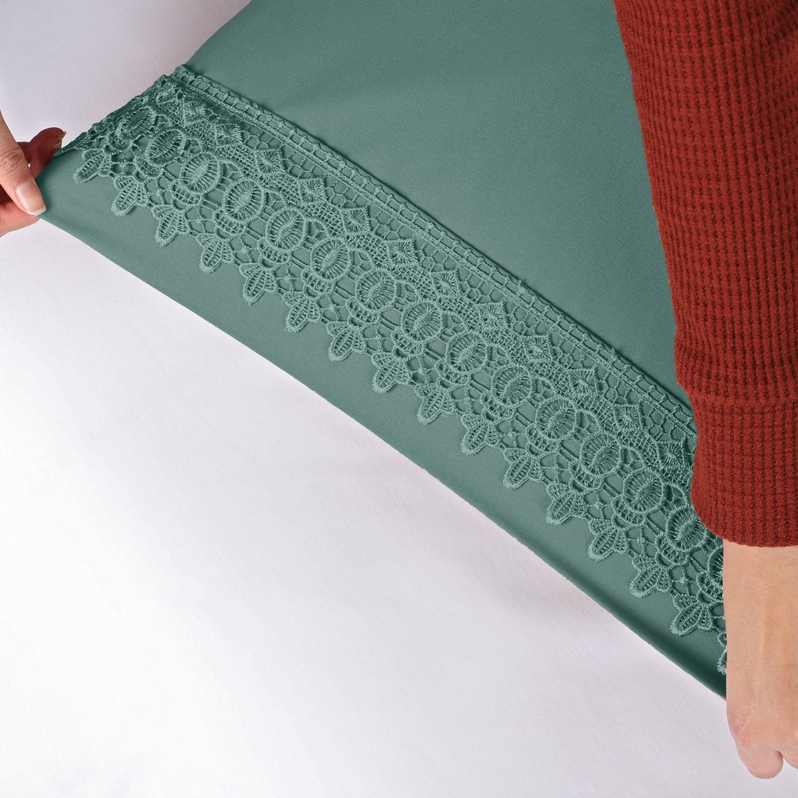 Vilano Lace Hem Pillow Cases