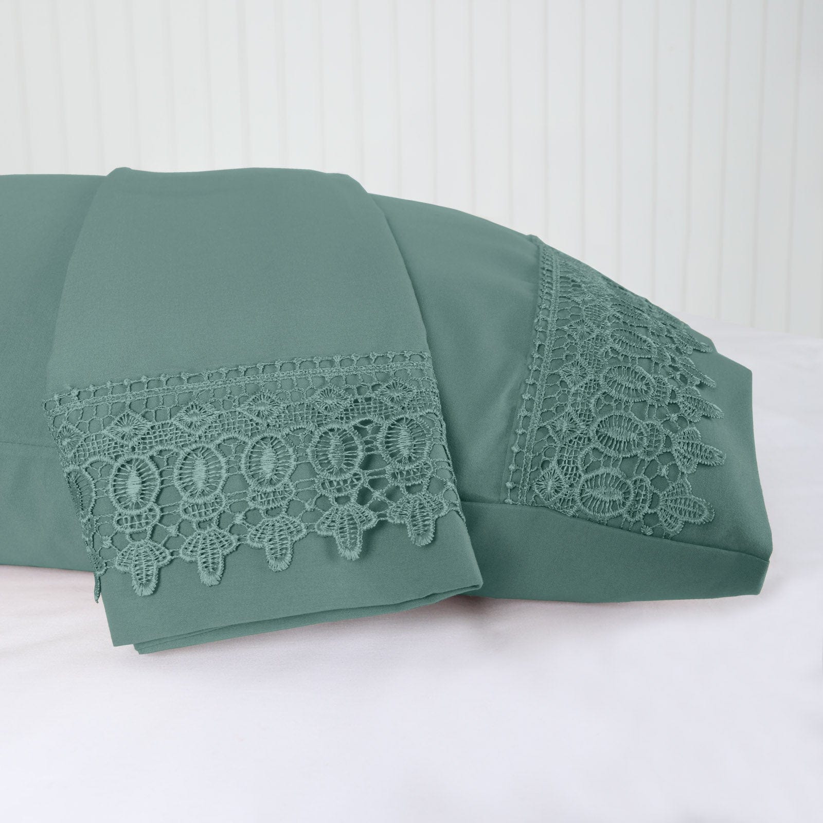 Vilano Lace Hem Pillow Cases