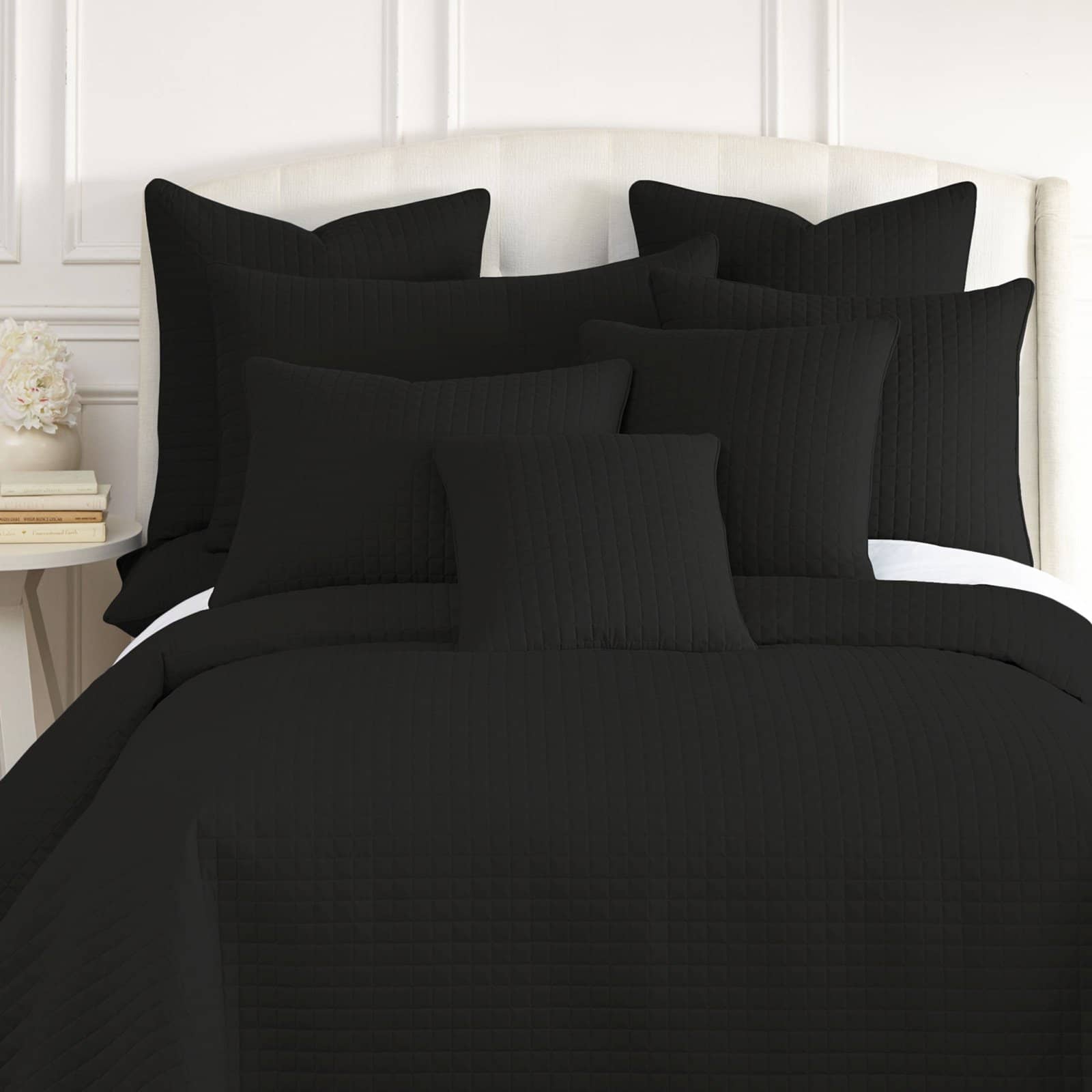 Vilano Quilted Shams in Black#color_vilano-black