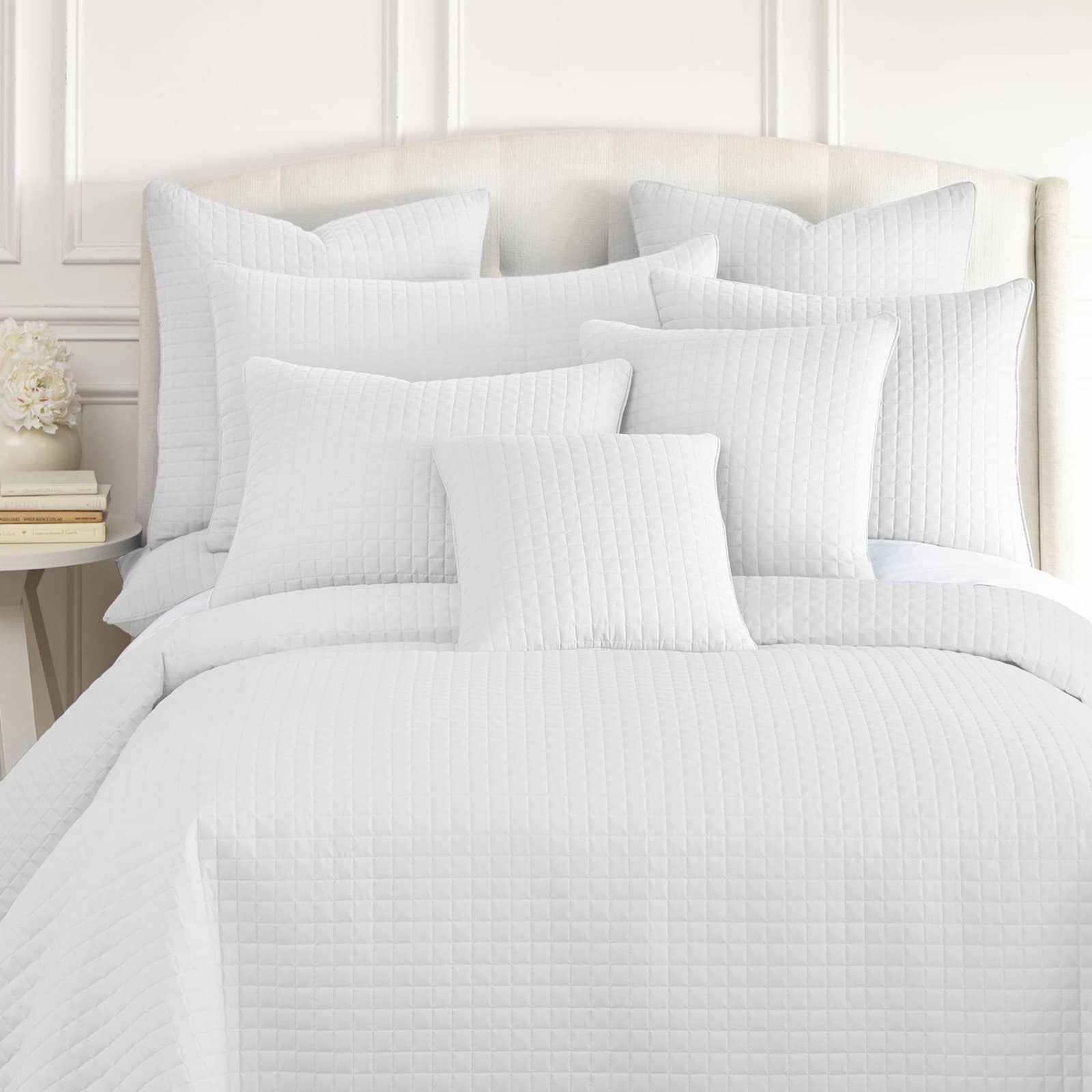 Vilano Quilted Shams in White#color_vilano-bright-white