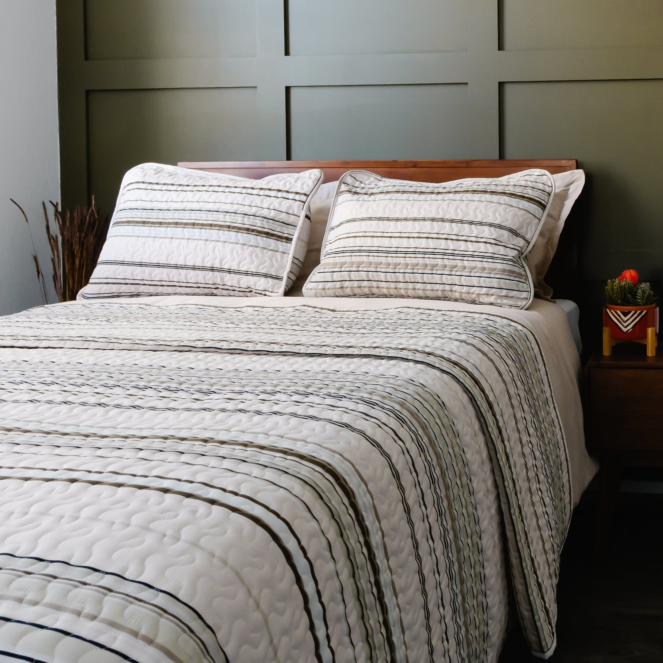 Coastal Stripes Quilt Set