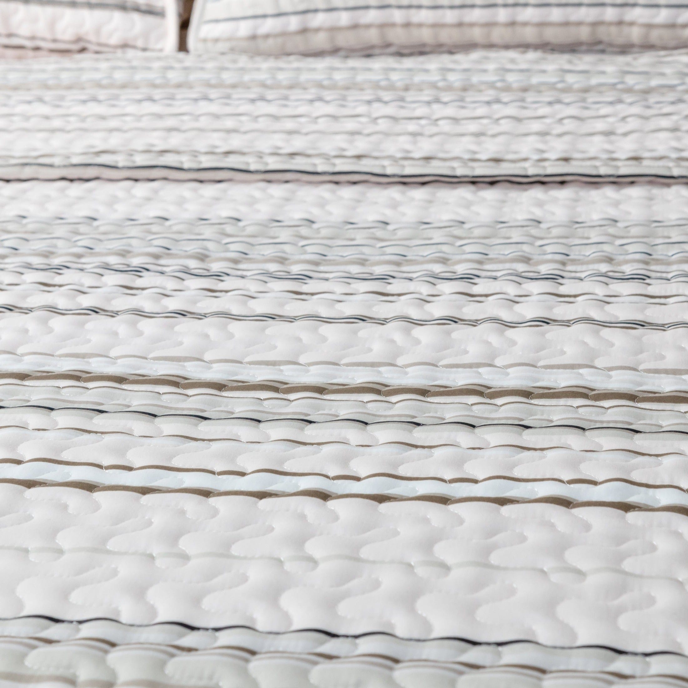 Coastal Stripes Quilt Set