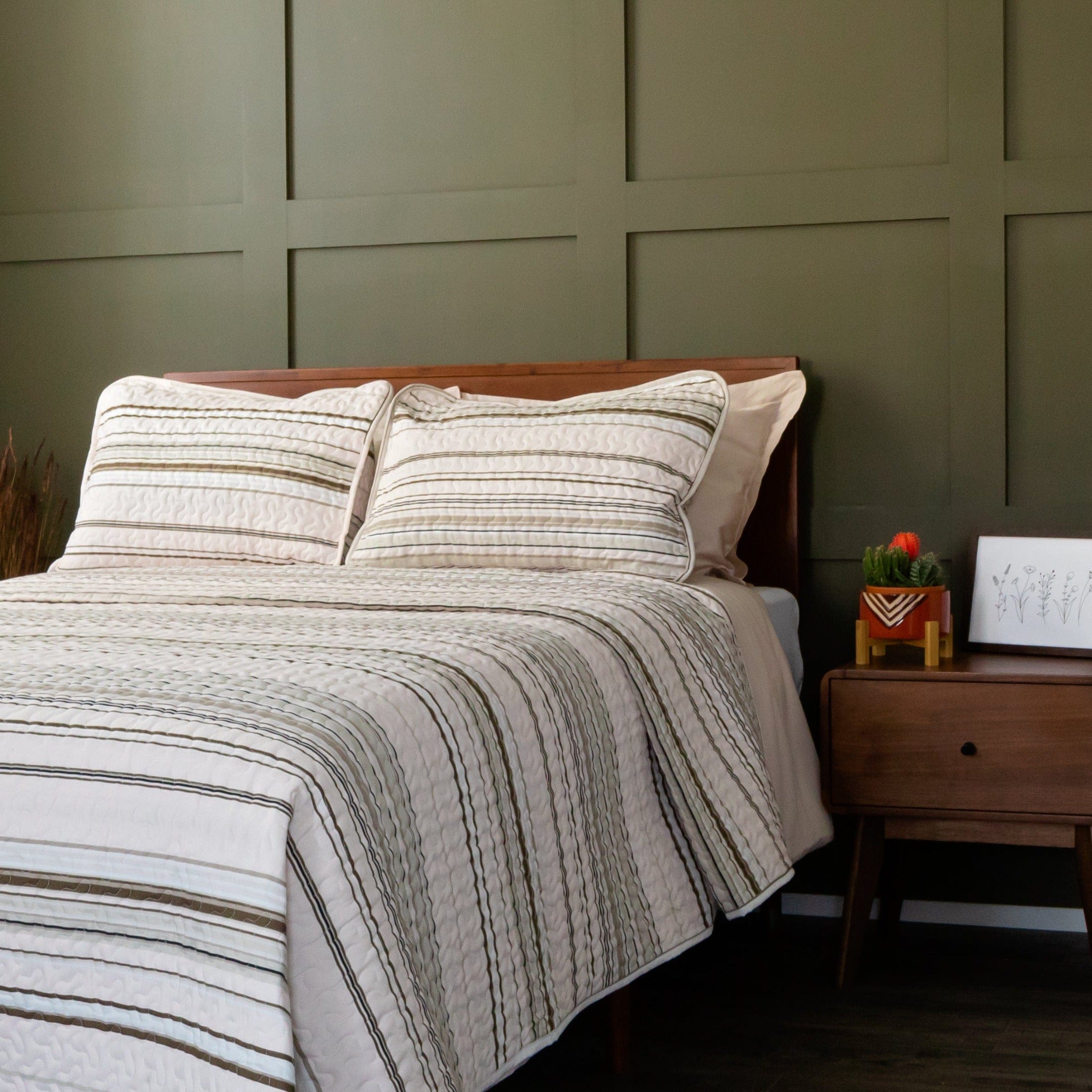 Coastal Stripes Quilt Set