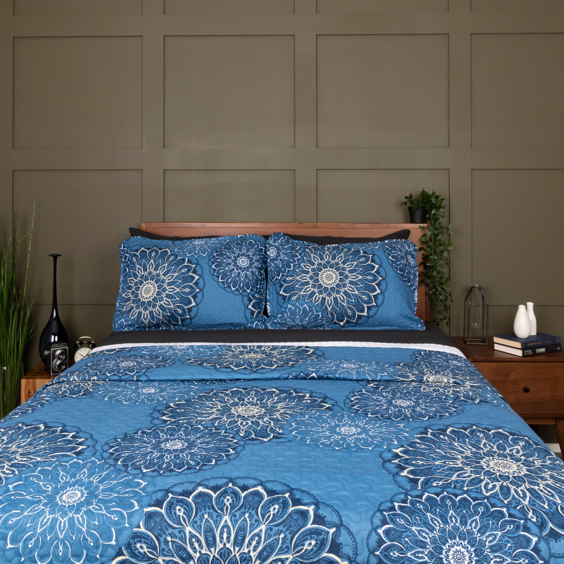 Midnight Floral Quilt Set