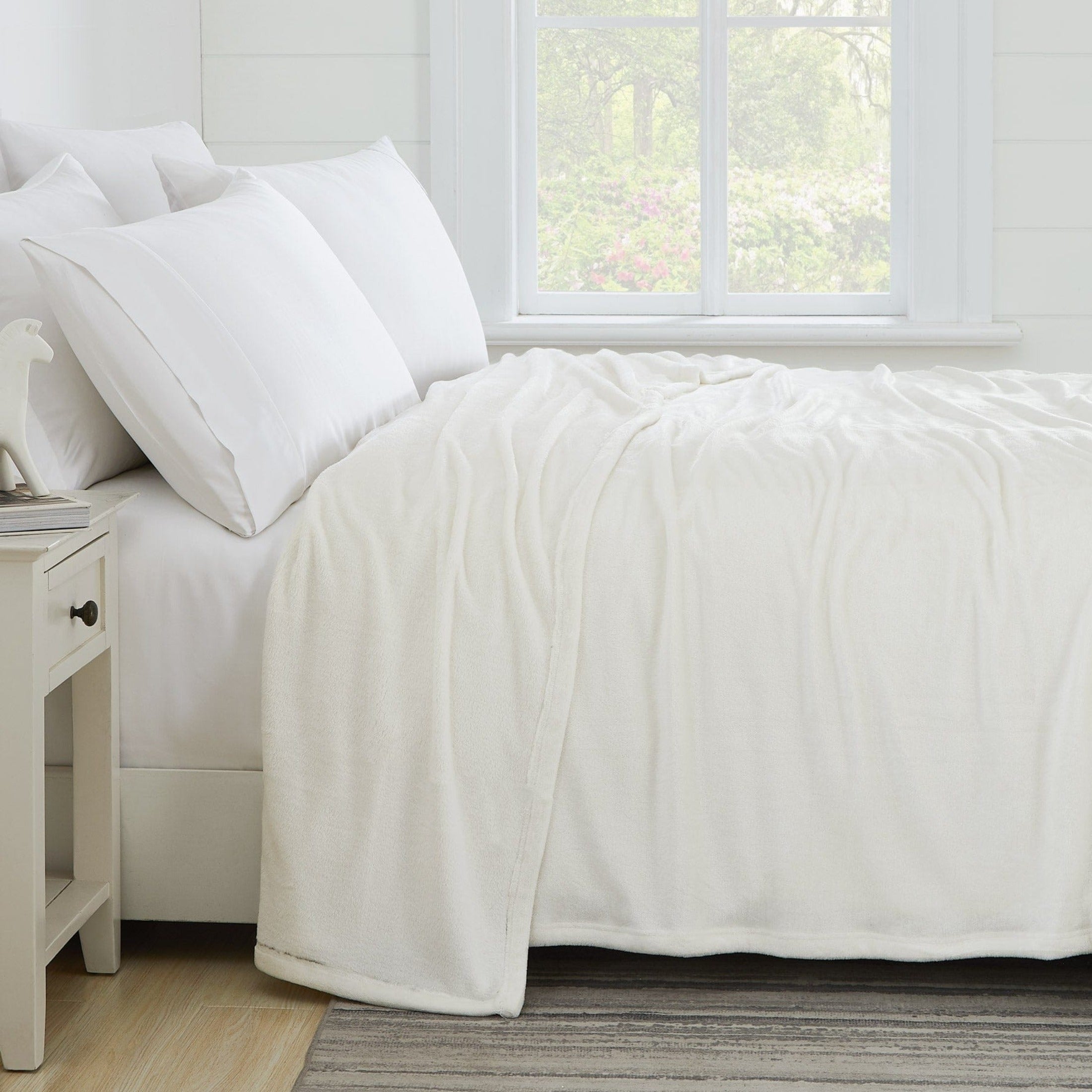 Side View of Microfleece Oversized Blankets and Throws in Cream#color_microfleece-cream