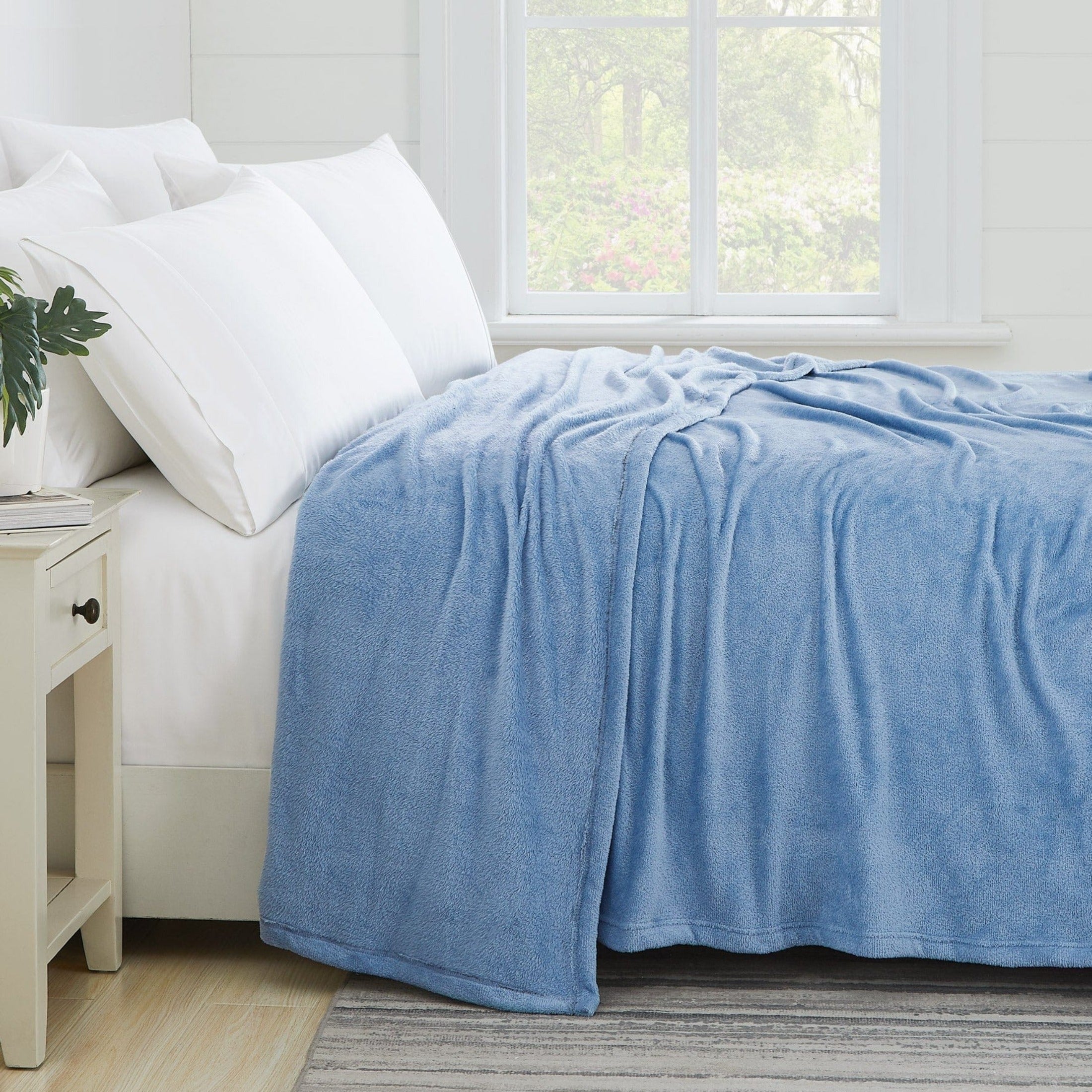 Side View of Microfleece Oversized Blankets and Throws in Blue#color_microfleece-blue