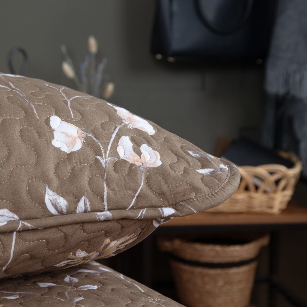 Secret Meadow Quilt Set