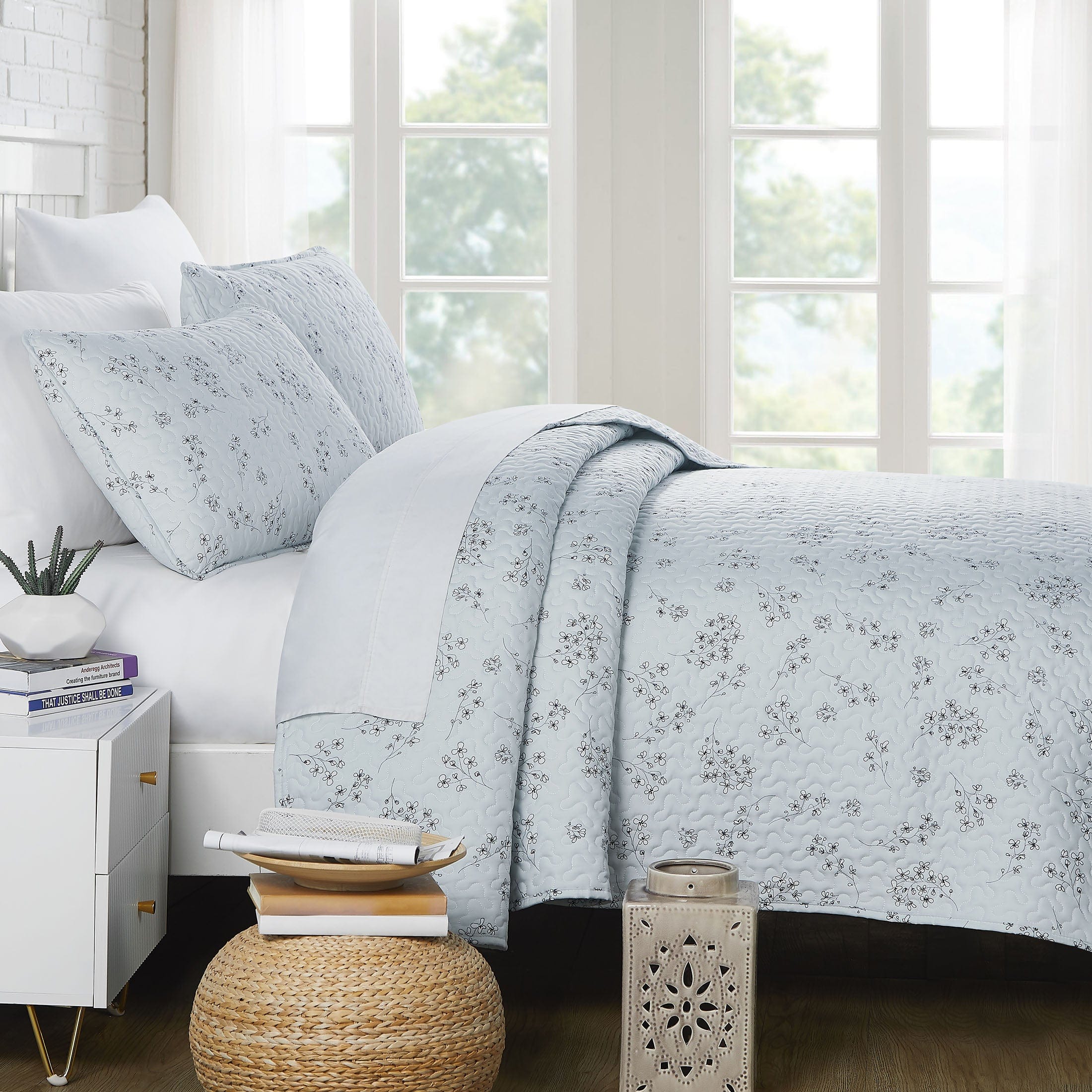 Sweet Florals Quilt Set