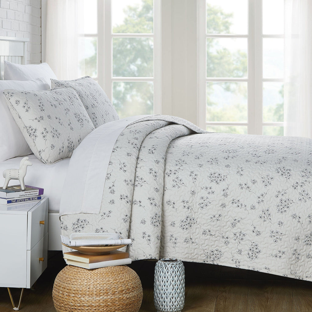 Sweet Florals Quilt Set