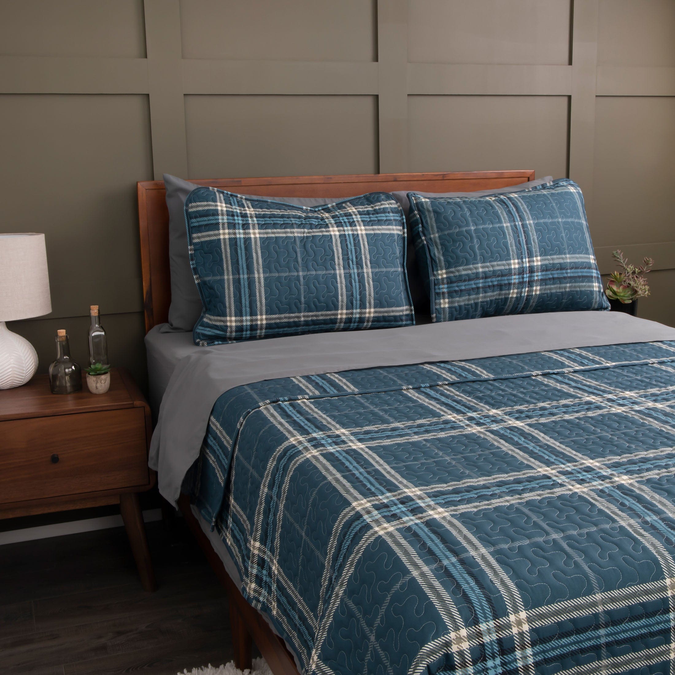 Vilano Plaid Quilt Set
